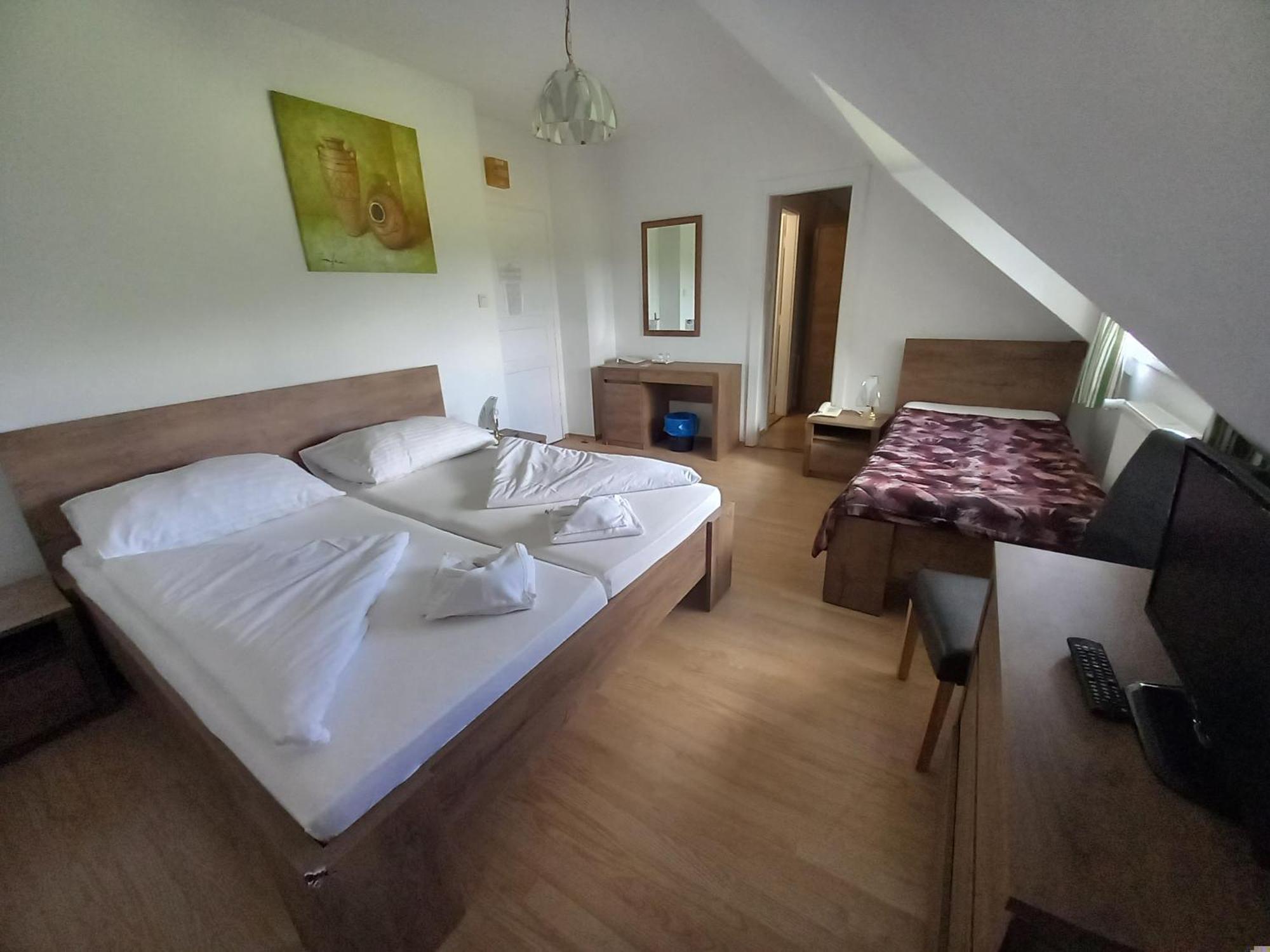 Hotel Familia Zamárdi Cameră foto