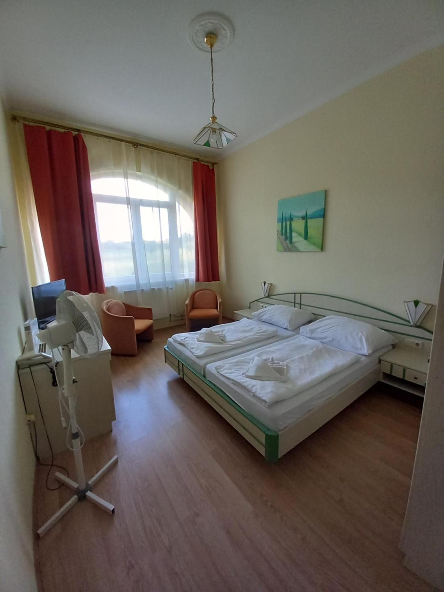 Hotel Familia Zamárdi Cameră foto