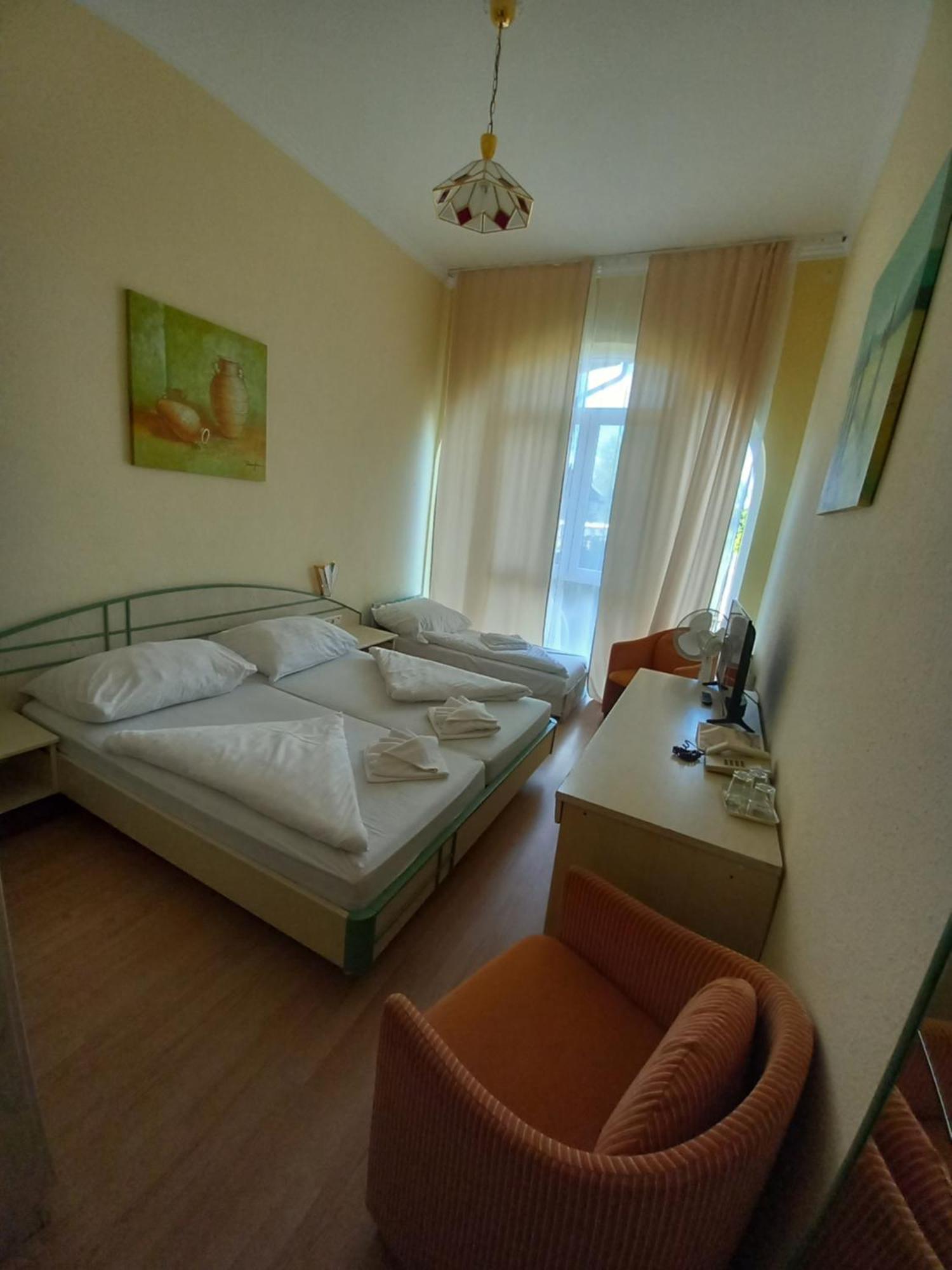 Hotel Familia Zamárdi Cameră foto