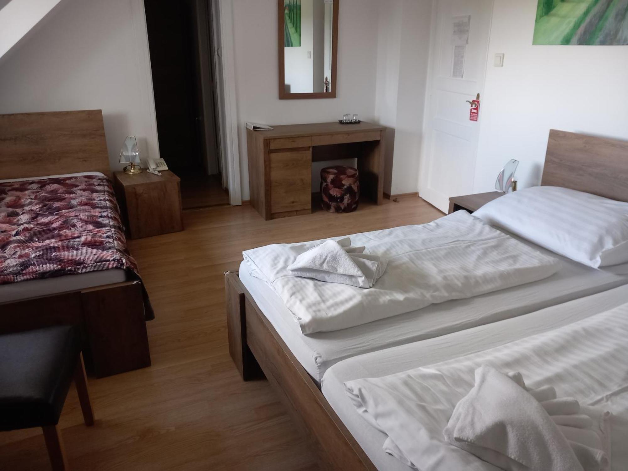 Hotel Familia Zamárdi Cameră foto