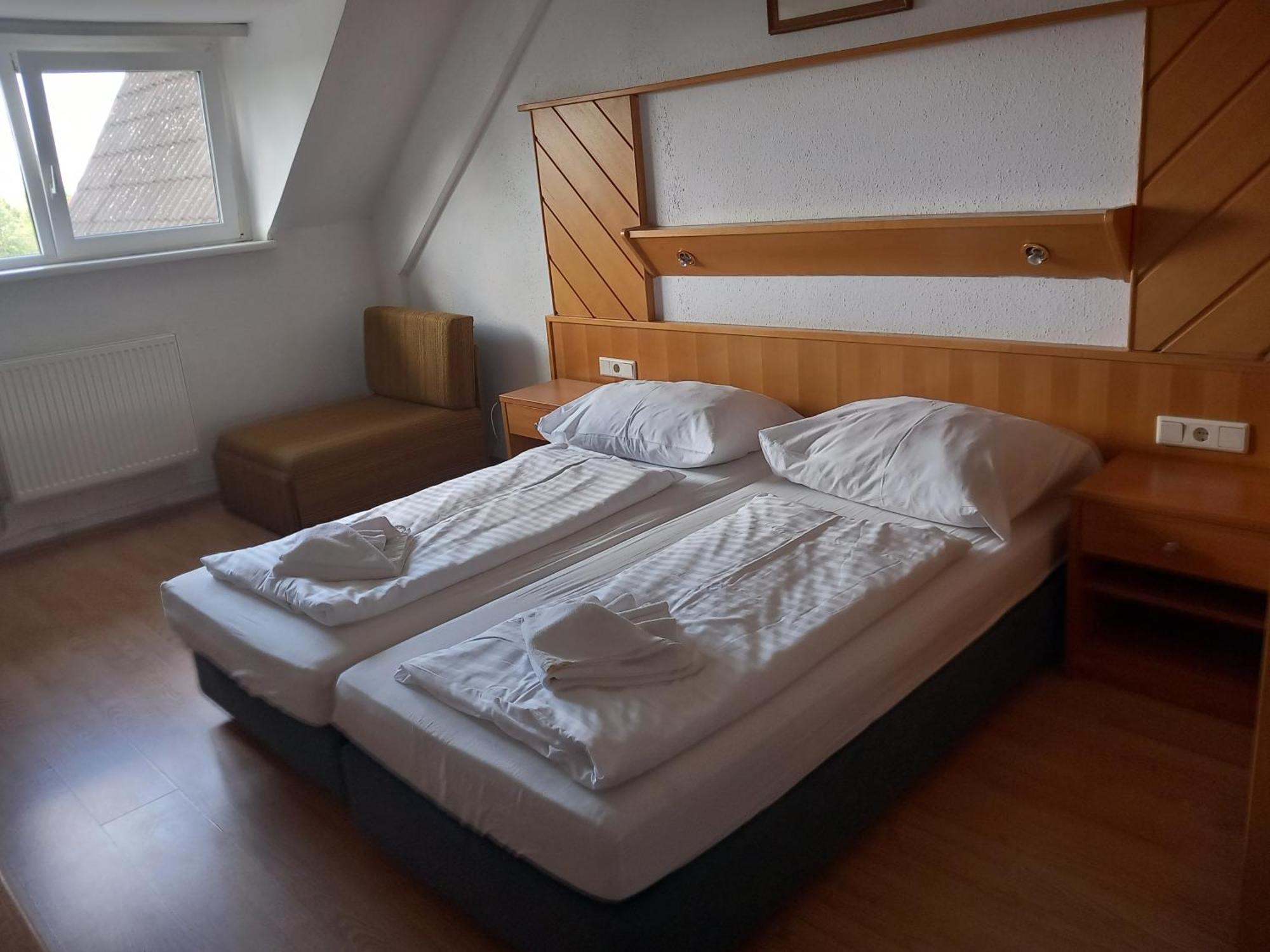 Hotel Familia Zamárdi Cameră foto