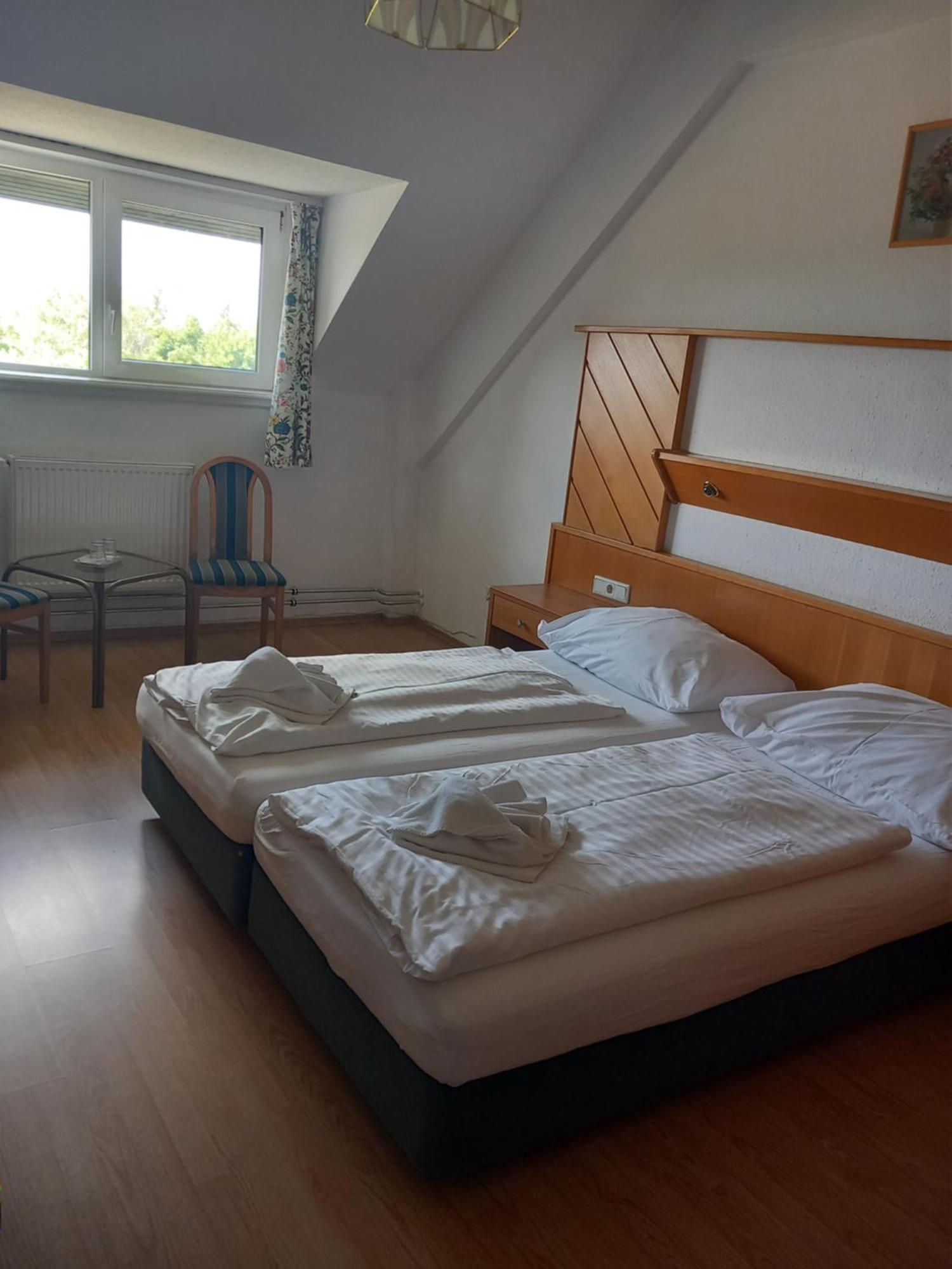 Hotel Familia Zamárdi Cameră foto