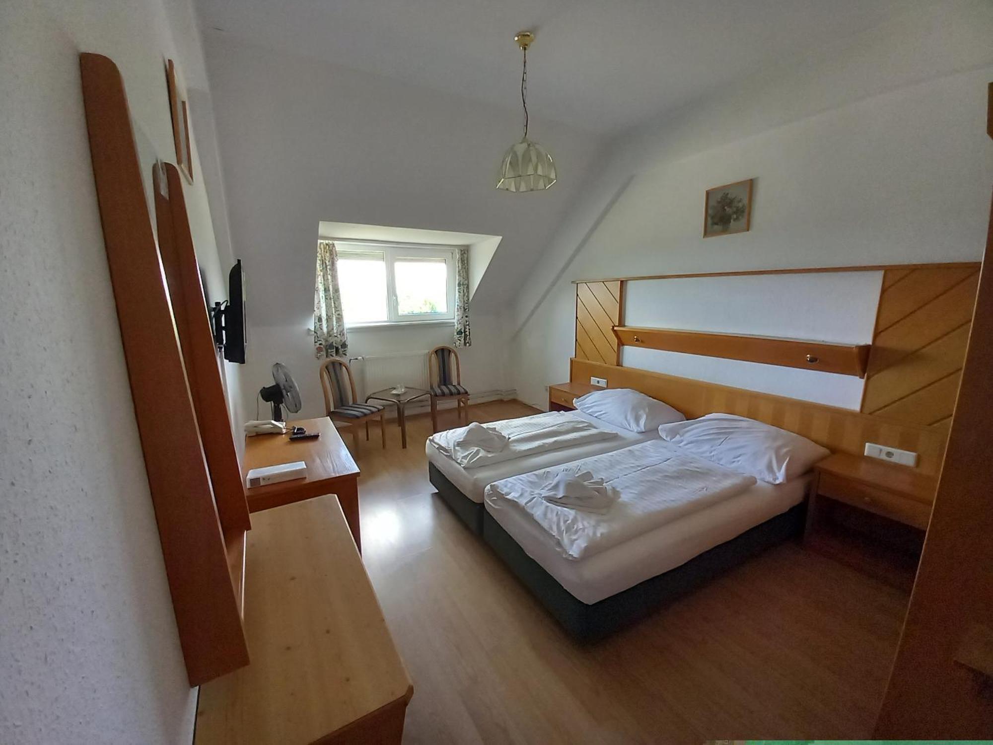 Hotel Familia Zamárdi Cameră foto