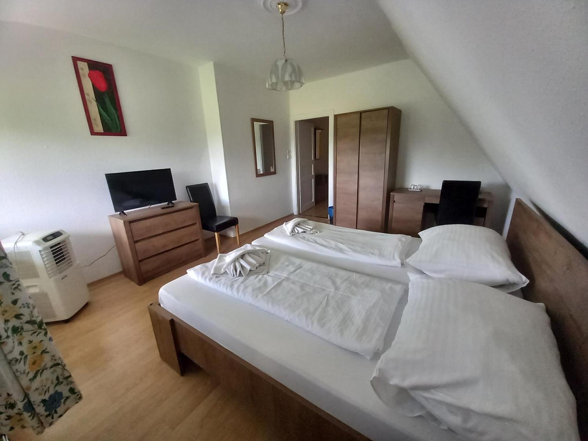 Hotel Familia Zamárdi Cameră foto